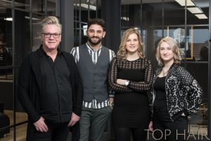 Oribe Artistry Network Event 2025: Tradition trifft auf Innovation 315 Gäste aus 24 Ländern reisten kürzlich zum „Oribe Artistry Network Event“ nach Berlin, um unter dem Motto „Connecting Talent, Elevating Artistry“ gemeinsam zwei inspirierende Tage zu erleben – beim Community-Event der Luxus-Haarpflege- und Styling-Marke Oribe.