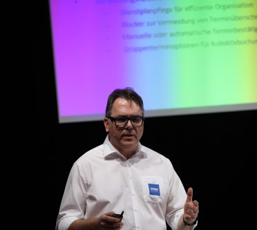 Digitale Meisterklasse: ETRON als Partner im Salonalltag