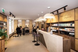 Hand in Hand | Intercoiffure Ungricht in Dietikon Mit viel Energie, klarem Konzept und einem Hauch Ferien-Feeling ist bei Intercoiffure Ungricht die nächste Generation am Start.