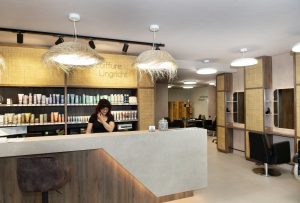 Hand in Hand | Intercoiffure Ungricht in Dietikon Mit viel Energie, klarem Konzept und einem Hauch Ferien-Feeling ist bei Intercoiffure Ungricht die nächste Generation am Start.