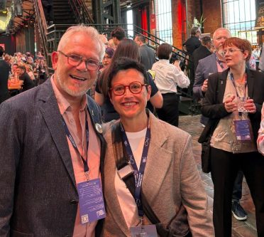 ICD-Weltpräsident Peter Pfister mit TOP HAIR-Chefredakteurin Rebecca Kandler