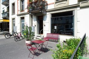 Glückliche Fügung | Coiffure Kopfstand, Bern David von Graffenried ist im Berner Obstberg-Quartier fest verwurzelt und hat dort kürzlich seinen dritten „Kopfstand“-Salon eröffnet.