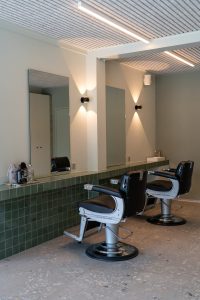 Sag es durch die Blume | RIEDO coiffure & floristic Marc und Jan Riedo konnten in ihrem neuen Ladenlokal in Laupen aus dem Vollen schöpfen - dank sagenhaften 430 Quadratmetern.