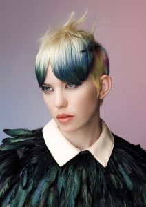 Die DACH-Gewinner*innen der Kao Global Creative Awards stehen fest Bei den Global Creative Awards der Kao Salon Division, dem renommierten internationalen Kreativwettbewerb für Hair-Stylist*innen und Colorist*innen, werden auch in diesem Jahr innovative Ideen und handwerkliches Können prämiert. 