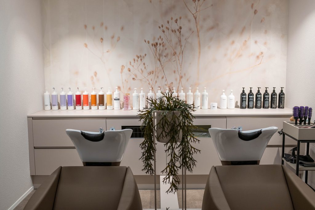 Die Rolph AG, Spezialistin für Zweithaar, eröffnet in Zürich neues Hair Concept Studio 2 Die Rolph AG, Spezialistin für Zweithaar, eröffnet in Zürich neues Hair Concept Studio Rolph AG, Petergasse 20, 8302 Kloten, www.rolph.ch. Rolph Hair Concept Studio, Freiestrasse 216, 8032 Zürich