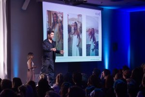 #onebigfamily: Keune Day in Davos Gemeinsam lernen, gemeinsam vorankommen und dabei Spass haben – mit diesem Dreiklang ist Keune Haircosmetics Schweiz seit 24 Jahren erfolgreich am Markt unterwegs. Inbegriff dieser Philosophie sind die Keune Days, die traditionsgemäss in Davos stattfinden.