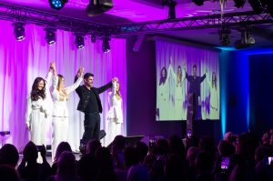 #onebigfamily: Keune Day in Davos Gemeinsam lernen, gemeinsam vorankommen und dabei Spass haben – mit diesem Dreiklang ist Keune Haircosmetics Schweiz seit 24 Jahren erfolgreich am Markt unterwegs. Inbegriff dieser Philosophie sind die Keune Days, die traditionsgemäss in Davos stattfinden.