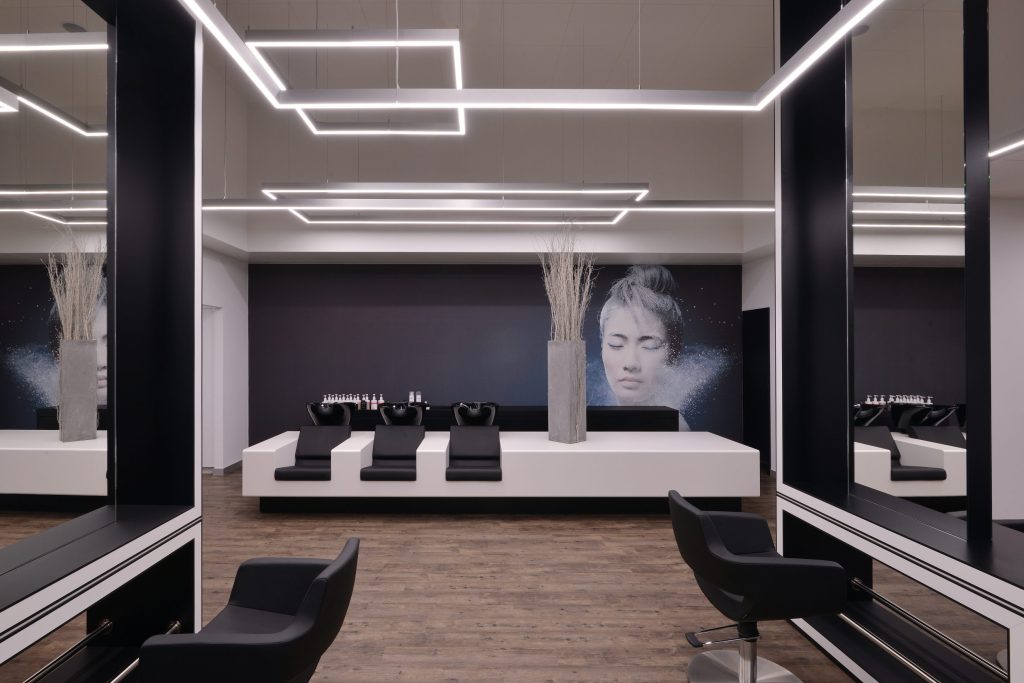 Meilensteine | HOB House of Beauty, Mels 1 Meilensteine | HOB House of Beauty, Mels Ein Ehepaar, sechs Standorte, 20 Jahre, 32 Beschäftigte: die Erfolgsgeschichte des „HOB House of Beauty“ in Mels.