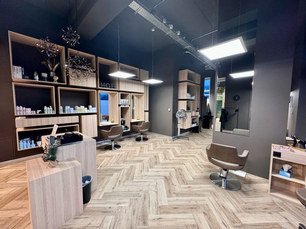 Meilensteine | HOB House of Beauty, Mels 2 Meilensteine | HOB House of Beauty, Mels Ein Ehepaar, sechs Standorte, 20 Jahre, 32 Beschäftigte: die Erfolgsgeschichte des „HOB House of Beauty“ in Mels.