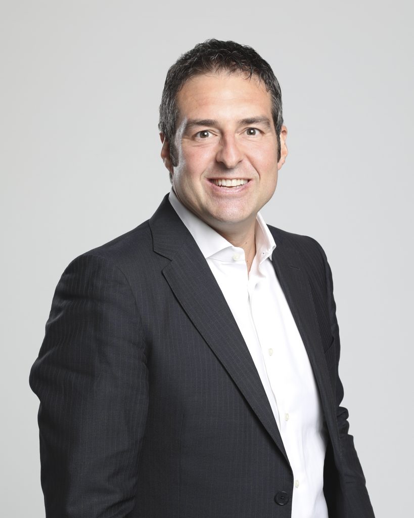 Great Lengths DACH: Wechsel in der Geschäftsführung 2 Great Lengths DACH: Wechsel in der Geschäftsführung Nach drei erfolgreichen Jahrzehnten an der Spitze von Great Lengths DACH gibt Anita Lafer zum 31. Oktober 2025 die Geschäftsführung ab. Sie zieht sich aus privaten Gründen und auf eigenen Wunsch aus dem operativen Geschäft zurück, bleibt dem Unternehmen jedoch weiterhin als Gesellschafterin verbunden.