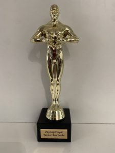 20 Jahre „DuyArt Coiffure“ in Zürich Zeynep Duyar fing bei null an und nennt heute einen eleganten Salon mit sechs Beschäftigten ihr Eigen. Als Dankeschön feierte sie in der „Bindella Vinoteca“ in Höngg mit Freunden und Kunden ein ausgelassenes Jubiläumsfest.