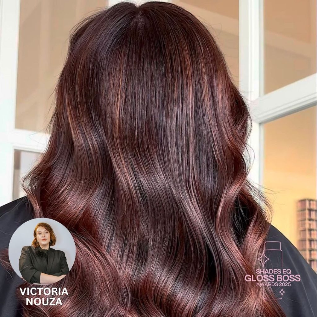 Redken beeindruckt mit Show und verleiht Gloss Boss Awards 2025 2 Redken beeindruckt mit Show und verleiht Gloss Boss Awards 2025 Bei der Redken Be Impressed Tour im GOP Varieté-Theater in Bonn (D) wurde nicht nur eine spannende Education- und Color-Highlights Show geboten, sondern auch die Shades EQ Gloss Boss Awards in vier Kategorien verliehen.