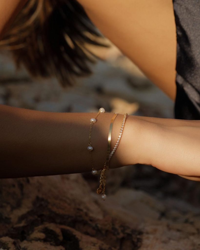 ANZEIGE - MEHR GLANZ, REICHWEITE & ZUSATZUMSATZ IM SALON MIT ELLENOE ellenoe bietet Salons eine einfache Möglichkeit, sofort Zusatzumsatz zu erzielen – ganz ohne Investitionskosten. Zeitloser Schmuck, persönliche Lieferung, platzsparendes Merchandising und zusätzliche Reichweite durch unser Marketing: Entdecken Sie, wie Ihr Salon davon profitieren kann.