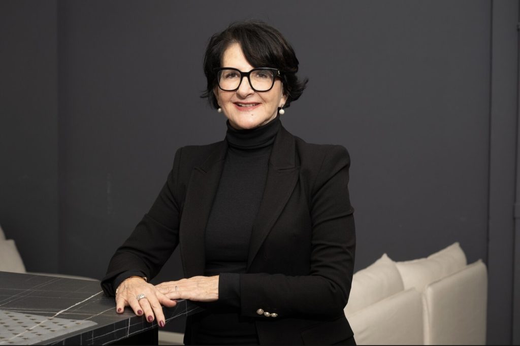 Neue Barber Masterclass Series an der BSMG Zürich Die Berufsschule Mode und Gestaltung (BSMG) ist Kompetenzzentrum für die Aus- und Weiterbildung von Coiffeusen und Coiffeuren und bietet ab sofort mit den „Barber Masterclass Series“ ein neues Weiterbildungskonzept: Modul 01: Perfektion im Fade. Modul 02: Bart trimmen & formen. Modul 03: Traditionelle Nassrasur.