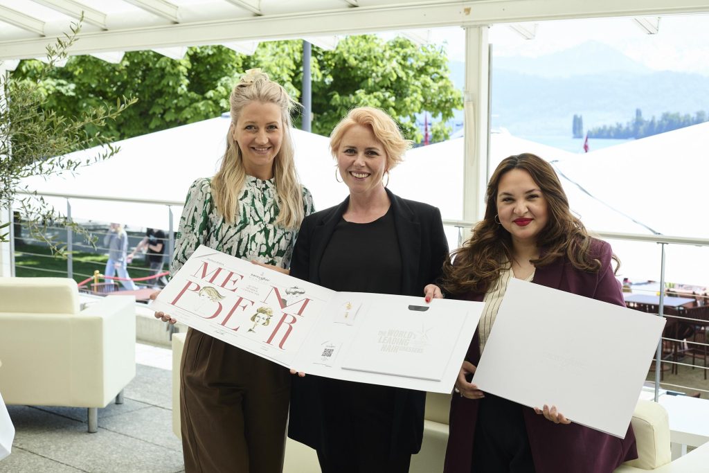 100 Jahre Intercoiffure Suisse 11 100 Jahre Intercoiffure Suisse Mit einer glamourösen „Gatsby Night“ im Grand Casino Luzern feierte Intercoiffure Suisse gemeinsam mit internationalen Gästen, Partnern und Branchenpersönlichkeiten ein Jubiläum voller Show, Kreativität und emotionaler Momente.