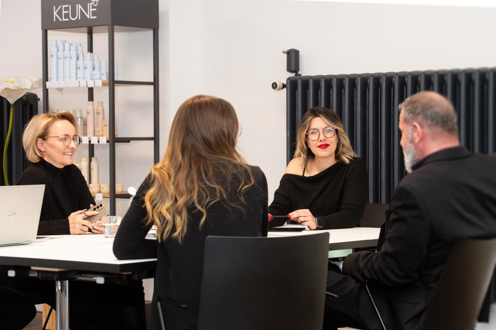 25 Jahre Keune Haircosmetics Schweiz Wir gratulieren und stellen Schlüsselpersonen vor, die das Basler Unternehmen vor und hinter den Kulissen prägen.