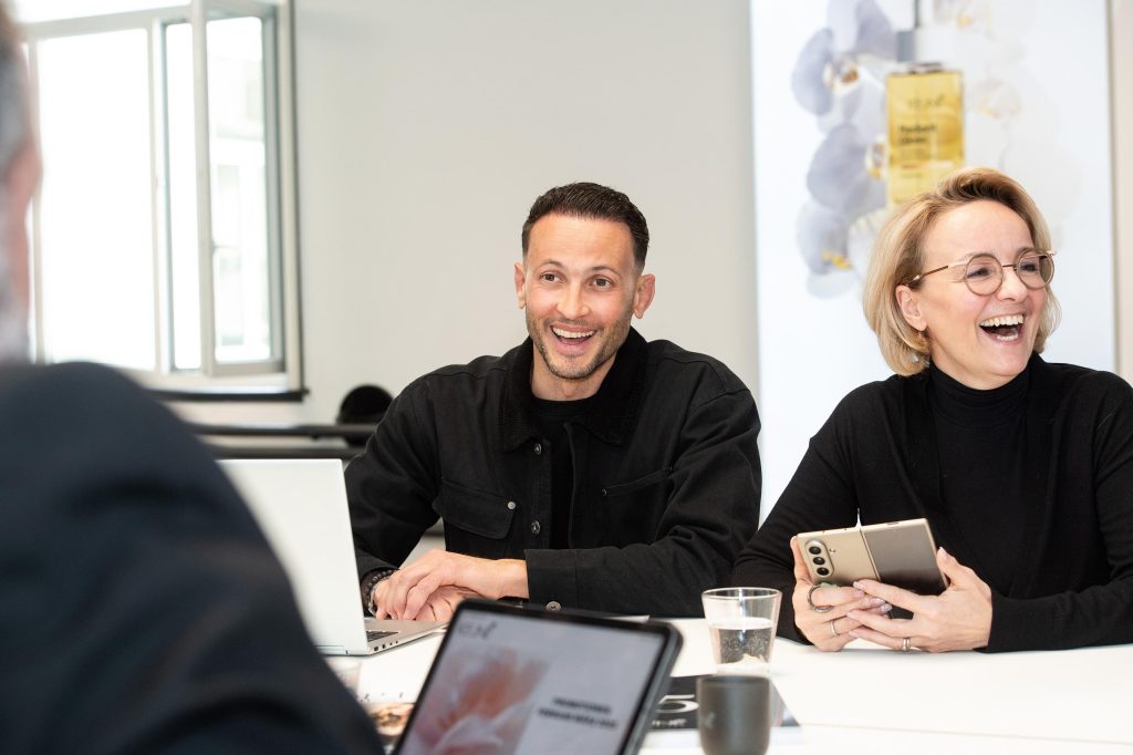 25 Jahre Keune Haircosmetics Schweiz Wir gratulieren und stellen Schlüsselpersonen vor, die das Basler Unternehmen vor und hinter den Kulissen prägen.